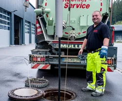 Saugbaggerarbeiten mit modernem Saugbagger in Worms